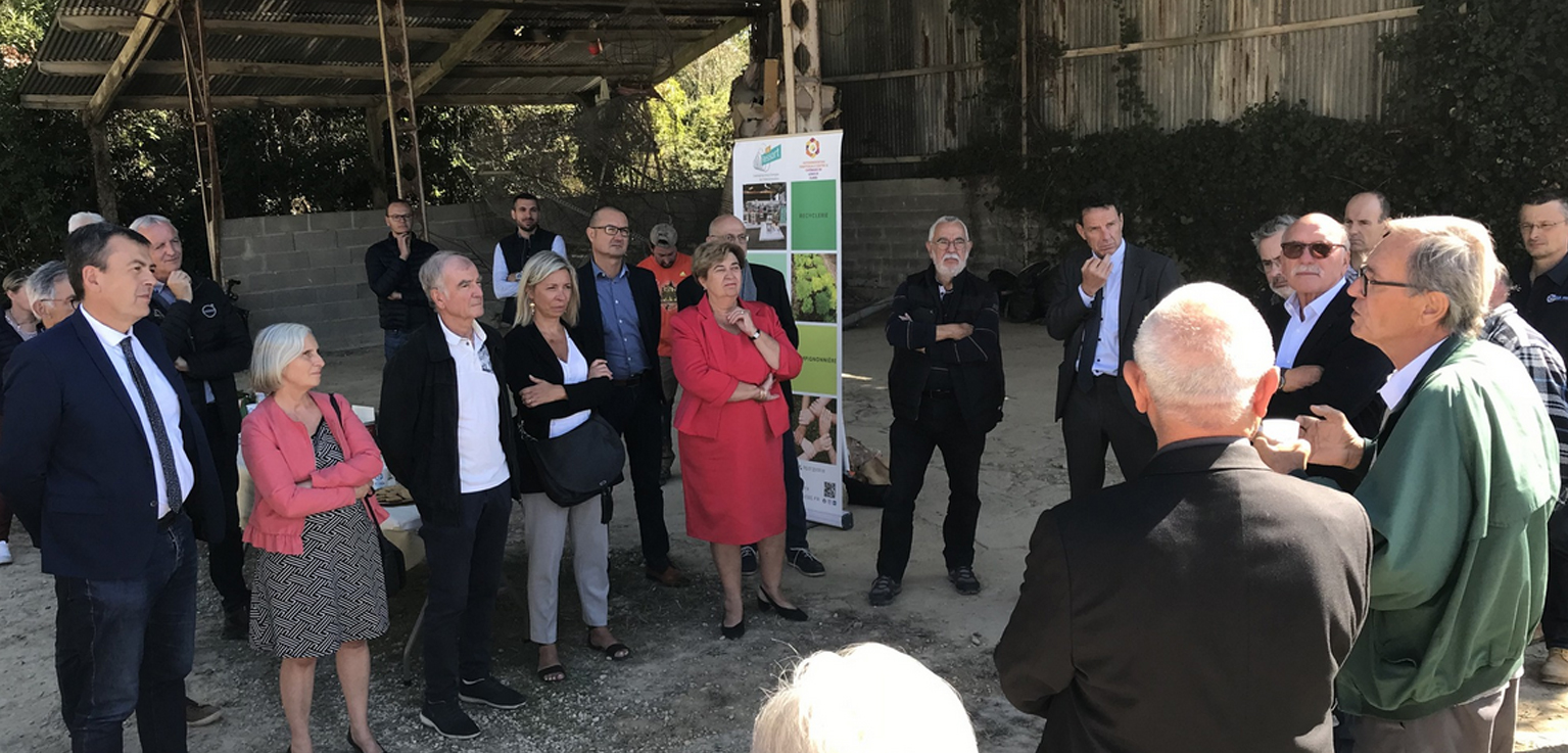 Visite De La Champignonnière De Scorbé-Clairvaux Avec Le Président Du ...